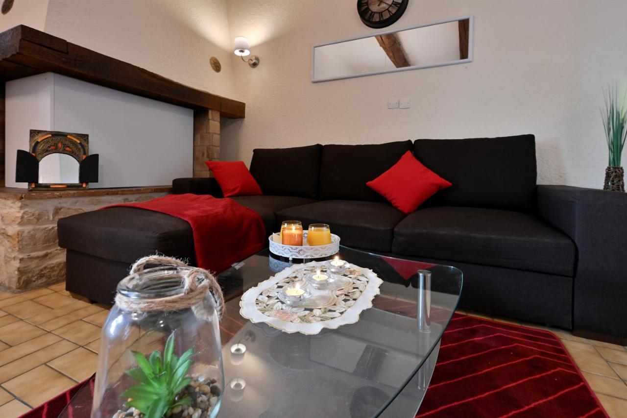 Appartement Au Calme En Plein Centre-Ville Nîmes Buitenkant foto